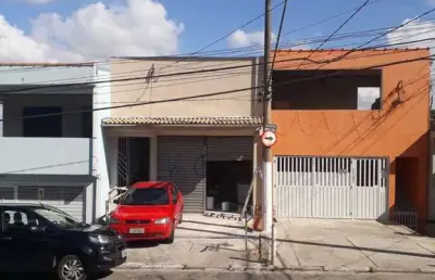 Ótimo imóvel para renda 5 casas e 1 salão comercial.