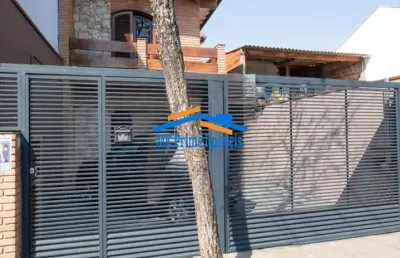 Sobrado com 200m², 5 quartos e 2 vagas - jardim dábril