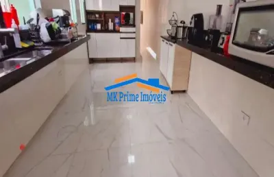 Excelente sobrado com 3 dormitórios sendo 1 suíte e 2 vagas de garagem.