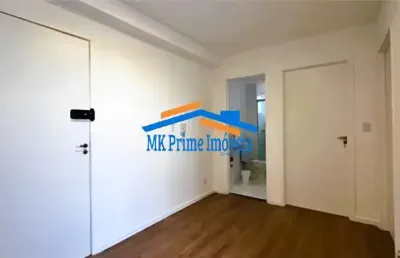 Apartamento com 2 quartos, sala, cozinha, banheiro e 2 varandas.