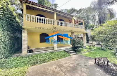 Cond jd colibri - rústica, 3 dorms, quintal e muito jardim!