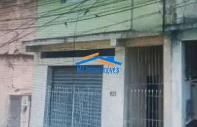 Ótima imóvel para renda com 3 casas e 1 salão comercial.