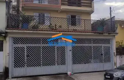 Conjunto de 4 casas independentes com 2 a 3 dormitórios e garagem.