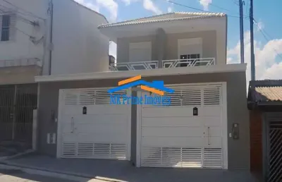 Casa com 3 quartos sendo 2 suítes e 4 vagas de garagem.