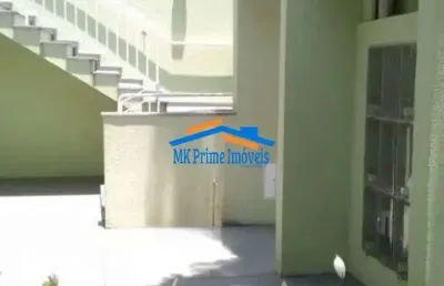 Casa de condomínio com 2 quartos e 2 vagas de garagem.