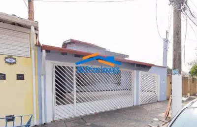 Excelente casa térrea com 3 dormitórios sendo 1 suíte e 4 vagas de garagem.