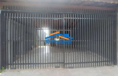 Casa com 4 quartos sendo 2 suítes e 2 vagas de garagem.