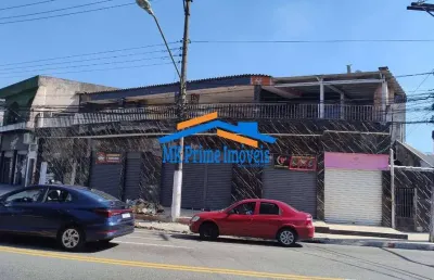 Imóvel com 4 salões + 4 casas – investimento com retorno imediato.