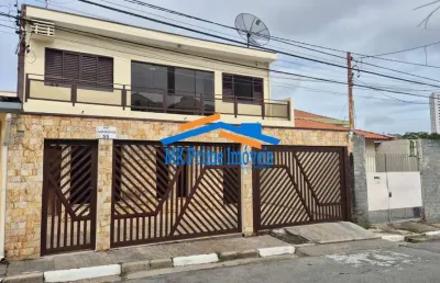 Vende casa assobradada com 04 quartos, sendo 02 suítes e 02 vagas- osasco