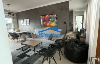 Sobrado em condomínio fechado com planejados no vila yolanda!