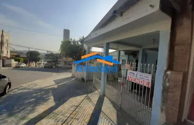 Terreno plano de esquina à venda – 212,5m² com potencial para novo projeto.