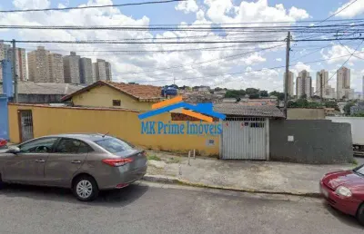 Casa térrea de esquina com 249.50m² e 2 casas no terreno