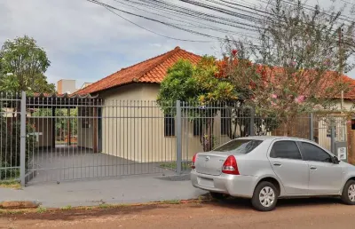 Casa com 2 quartos para alugar na Rua Júlio Dittmar, São Francisco, Campo Grande