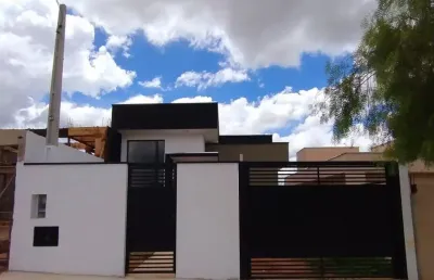 Linda  casa térrea  com 3 dormitórios sendo  1 suítes e 3 banheiros à venda, 140 m²  no bairro morada dos ypes  em  boituva - sp