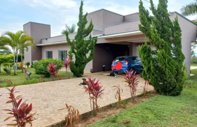 Linda chácara em condomínio fechado, de  5.000m2, com 566m2 de área construída, com muito verde no vitassay em boituva