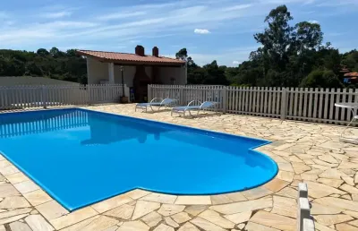 Linda chácara em condomínio fechado, de  4.700m2, com  450m2 de área construída, com muito verde no vitassay em boituva