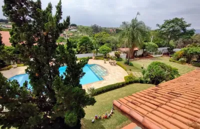 Linda chácara em condomínio fechado, de  1.900m2, com  326m2 de área construída, com muito verde no vitassay em boituva