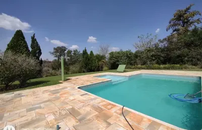 Linda chácara em condomínio fechado, de  6.000m2, com  489m2 de área construída, com muito verde no vitassay em boituva -sp
