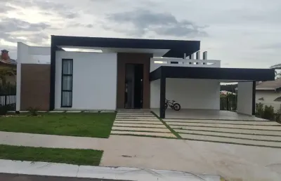 Linda casa térrea  em condomínio fechado portal dos lagos com 560m2  de área construída, e terreno de 1.000m2 em  boituva - sp.