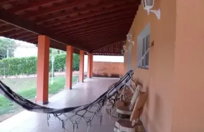 Linda  chácara  de  850m² de área construída e  2.500m2 de terreno,  à venda no excelente  condomínio  fechado colinas do mosteiro de itaici em  indaiatuba- sp.