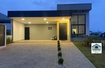 Linda casa térrea  em condomínio fechado, de  205m2, de área construída, e terreno de  250m2,  com muito verde no  condomínio jardim europa  em boituva - sp.
