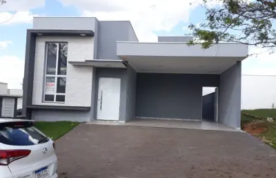 Linda casa térrea  em condomínio fechado, de  165m2, de área construída, e terreno de  250m2,  com muito verde no  condomínio  flamboyant  em porto feliz - sp.