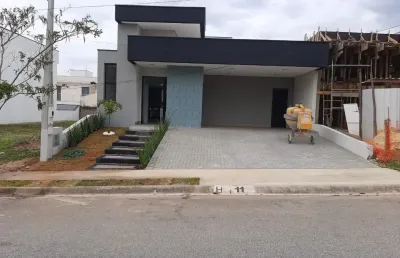 Linda casa térrea de 151m²  de área  construída à venda no excelente condomínio fechado campos de conde - sorocaba - sp.
