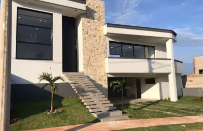 Linda casa térrea  em condomínio fechado, de  230m2, de área construída, e terreno de  379m2,  com muito verde no  condomínio jardim europa  em boituva - sp.