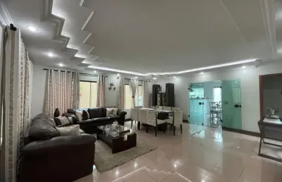 Lindo sobrado com 04 dormitórios  sendo 04 suítes e 06 banheiros à venda, 338m² de área construída, com terreno de 300m2   no bairro parque dos pássaros em são bernardo do campo - sp