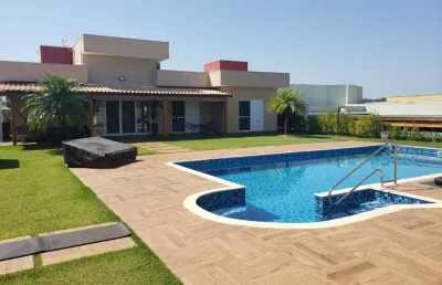 Linda casa térrea de 330m²  de área construída, e terreno de 1.000m², com muito verde no condomínio portal dos lagos  em boituva - sp.