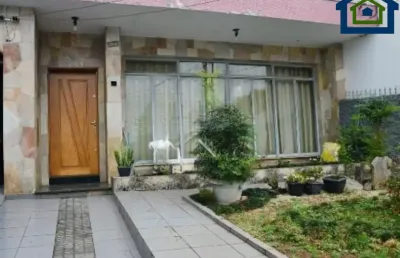 Linda casa térrea  de 250m2, de área construída, e terreno de 400m2, com 04 dormitórios,  no  bairro santa maria  - santo andré - sp