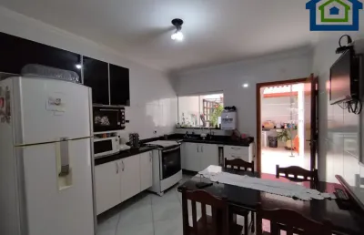 Lindo sobrado de 136m2, de área construída, e terreno de 125m2, com 03 dormitório sendo 01 suítes,  no  vila helena  - santo andré - sp