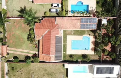 Linda chácara em condomínio fechado nova rheata, de 1.000m2, com  250m2 de área construída, com muito verde  em boituva - sp.