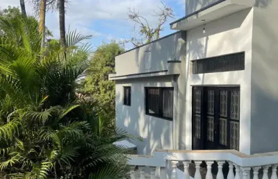 Linda chácara de 1.200m², com 170m² de área construída, com muito verde em boituva - sp.