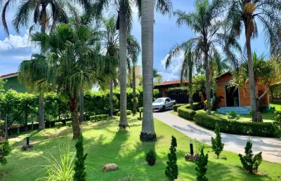Linda chácara em condomínio fechado vitassay, de 1.697m2,  de terreno com  303m2 de área construída, com muito verde  em boituva - sp.