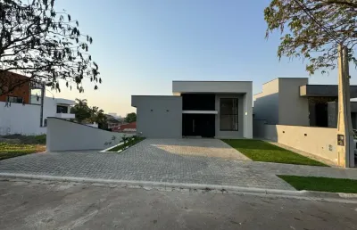 Linda casa térrea em condomínio fechado bosques junqueira com 232m² de área construída  e terreno de 450m2 em tatuí - sp