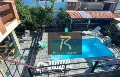 Lindo sobrado à venda com 05 suítes, 07 banheiros, cozinha, sala, hoje o imóvel atende como hostel em 03 suítes, contém piscina, viveiro, um lago ( ar