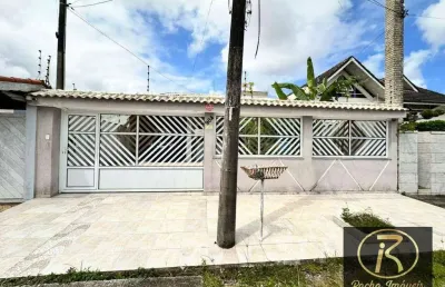 Casa maravilhosa!! casa com 03 dormitórios, sendo  uma suíte,  garagem, para 3 carros, cozinha estilo americana, churrasqueira no fundo, espaço para p