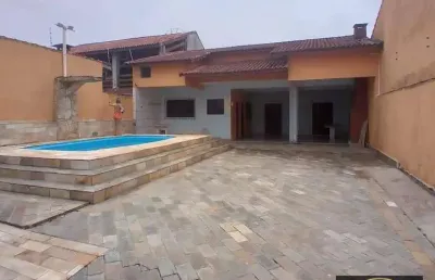 Linda casa próxima à praia 3 dormitorios  sendo 1 suíte área gourmet  r$ 400.000.00