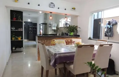 Sobrado com 3 dormitórios, sendo 2 suítes. bairro jaboticabeiras, taubaté/sp