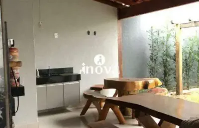Casa à venda, 2 quartos, 2 suítes, 2 vagas, elza amui i - uberaba/mg