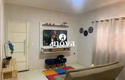 Casa com 2 quartos à venda no Parque das Aroeiras, Uberaba 