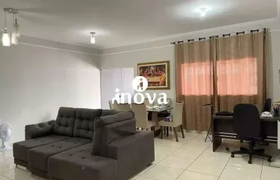 Casa com 2 quartos à venda no Jardim Elza Amuí II, Uberaba 
