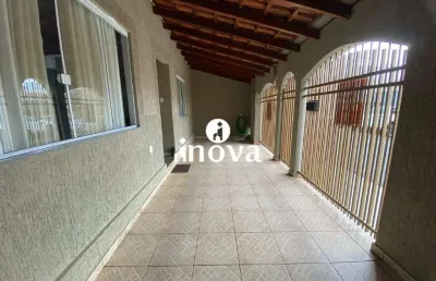 Casa com 5 quartos à venda no Santa Marta, Uberaba 