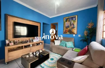 Casa com 3 quartos à venda na Cidade Nova, Uberaba 