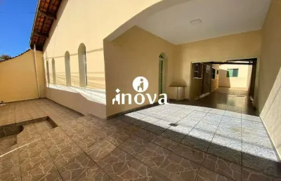 Casa com 6 quartos à venda no Olinda, Uberaba 