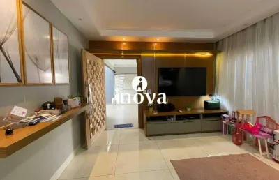 Casa com 3 quartos à venda no Pacaembu, Uberaba 