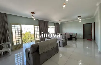 Apartamento com 4 quartos à venda no Mercês, Uberaba 
