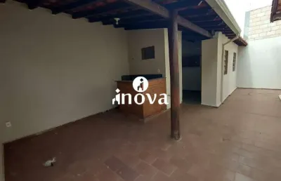 Casa com 4 quartos para alugar no Universitário, Uberaba 