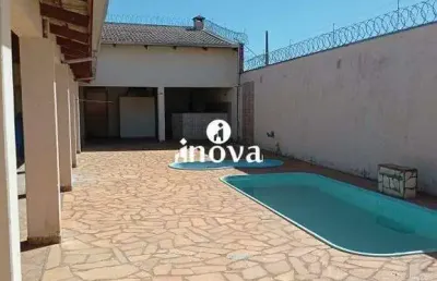 Casa comercial à venda no Jardim Espanha, Uberaba 
